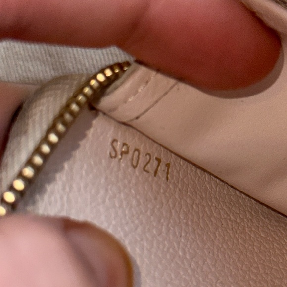 Louis Vuitton Amplant Visor Pool Zippy Wallet Empreinte Leather - Picture 6 of 12